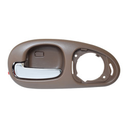 MANIJA INTERIOR CR 300M 99-04/CONCORDE 98-04 CON HOYO PARA BOCINA BEIGE/CROMADA PLASTICO TWN HUSHAN Izquierdo Trasera