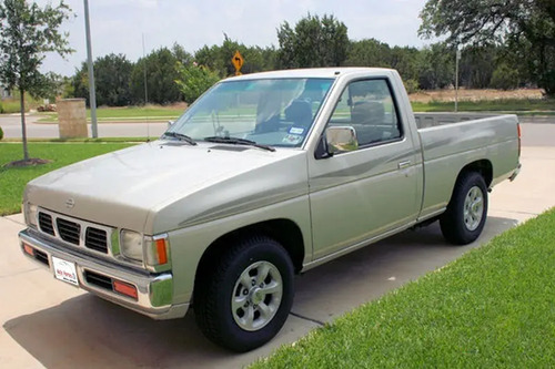 86-08 Nissan D21 Estaquitas Elevador Manual Lado Derecho