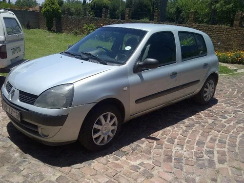 02-10 Renault Clio Cilindro De Encendido Con Llaves