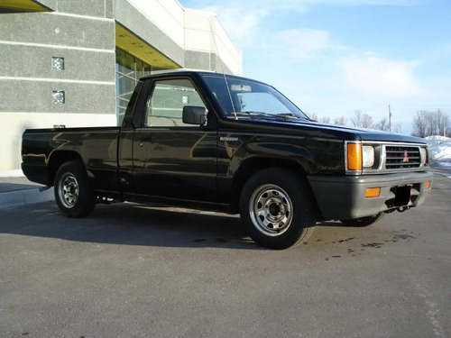 87-96 Mitsubishi Mighty Max Manija Exterior Lado Izquierdo